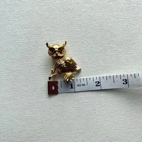 Vintage Monet Gold Tone Horned Owl Brooch Pin - Picture 6 of 6